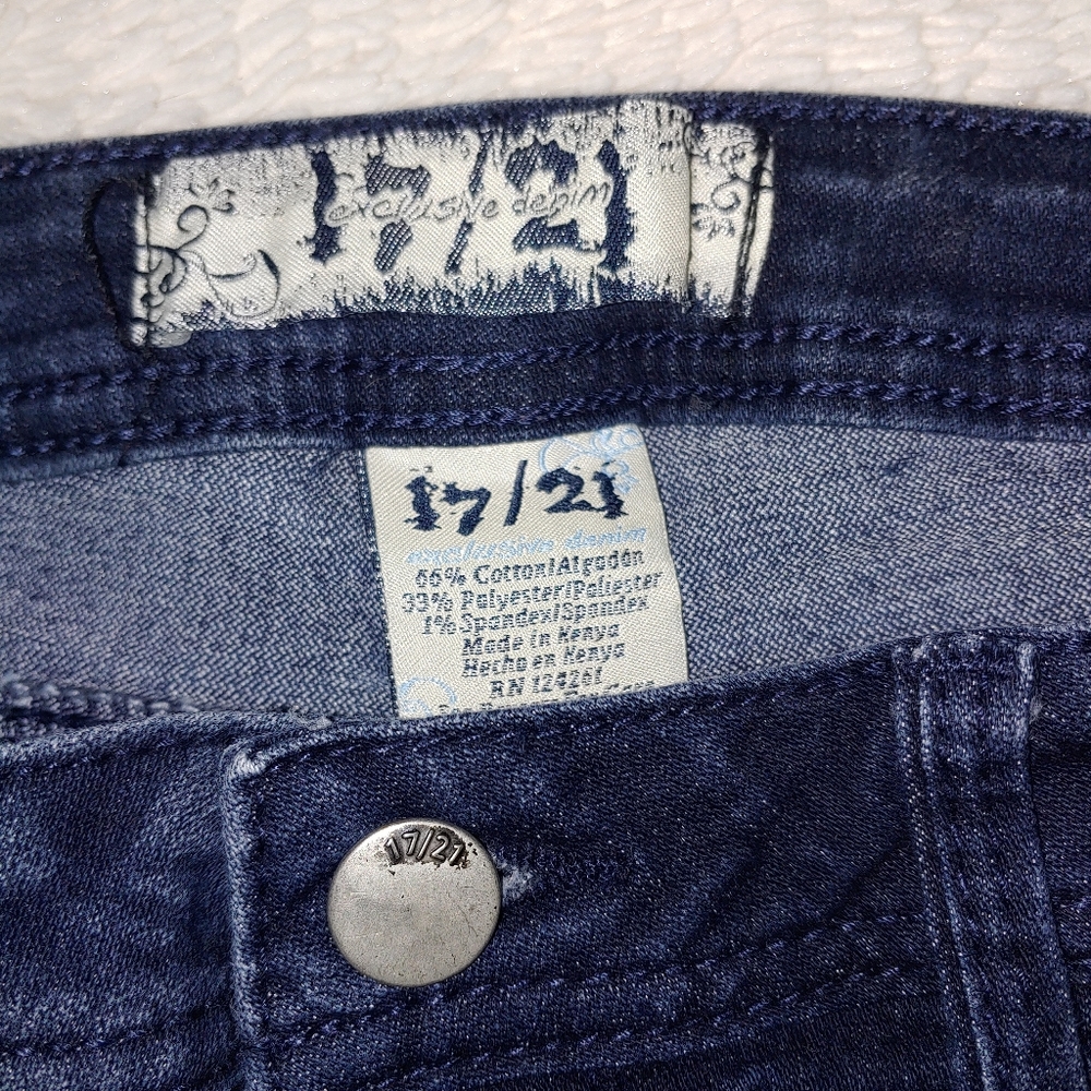 17/21 Jeans.  SIZE 12